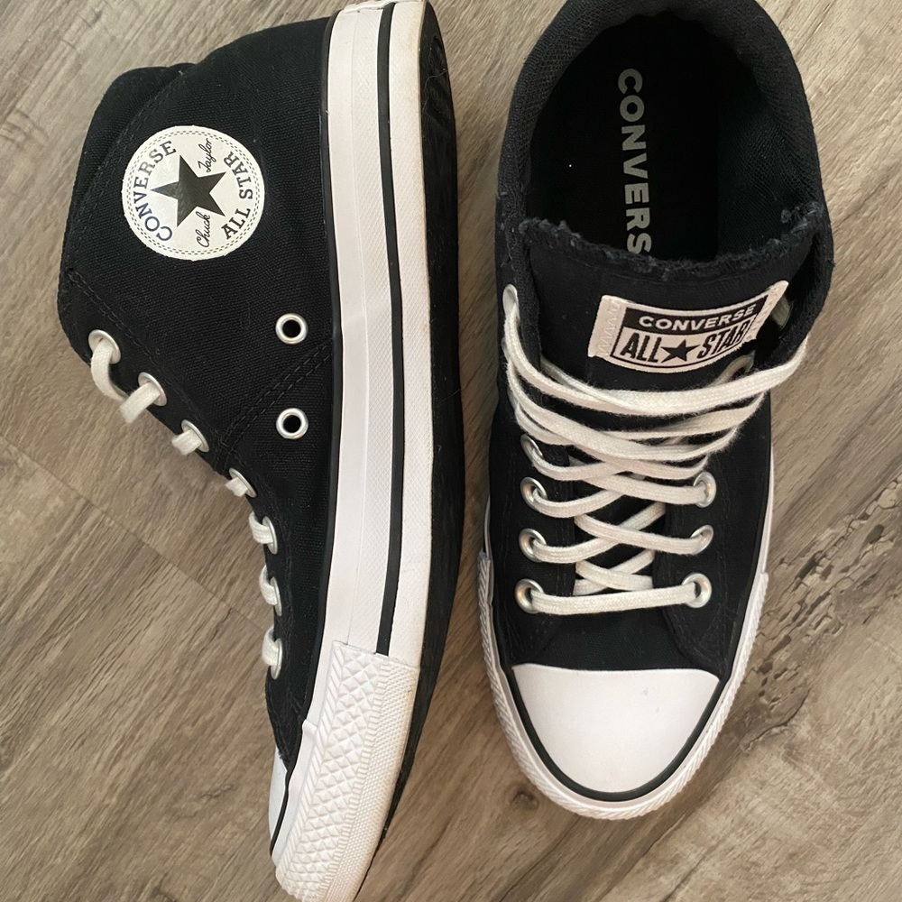 Converse Women's CTAS Madison Mid Top Sneakers Black White Size 9 563512F